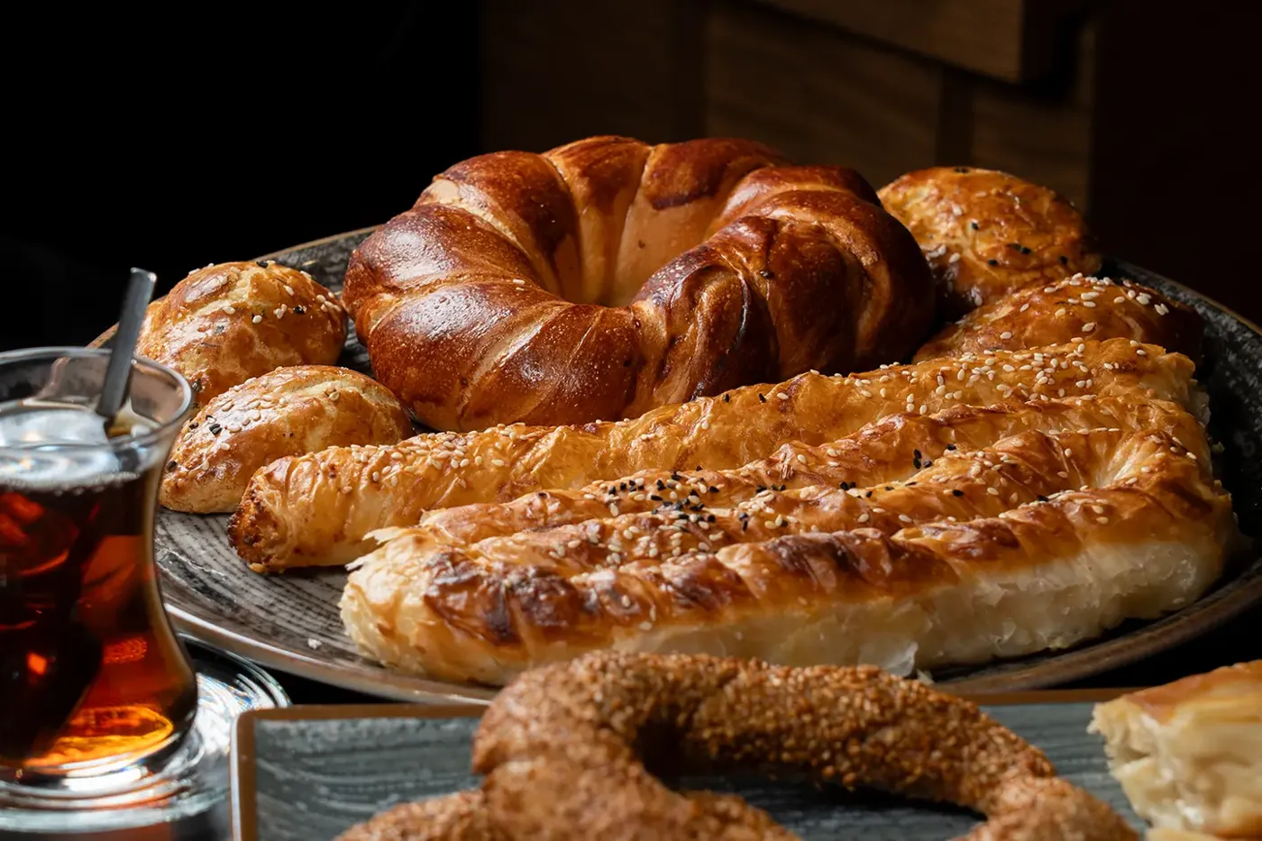 Simit, Gebäckkränze und türkischer Tee für das Derwisch Catering
